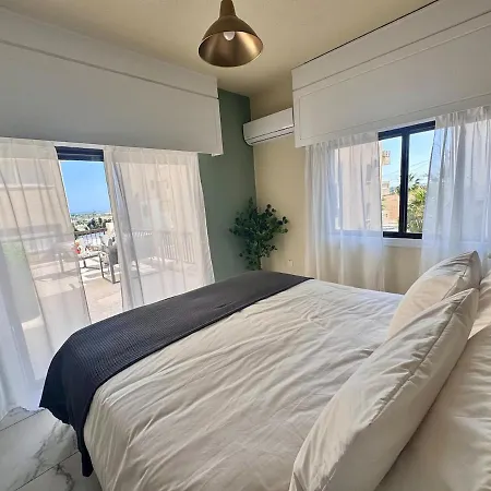 Lighthouse - Mackenzie Apartment Larnaka