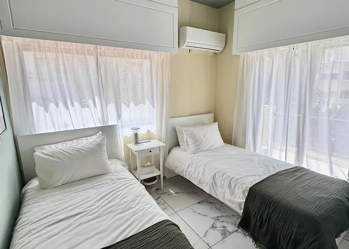 Lighthouse - Mackenzie Apartment *