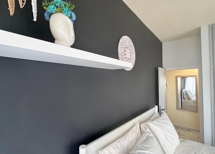 Lighthouse - Mackenzie * Lárnaca