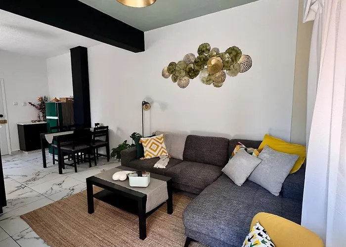 Lighthouse - Mackenzie * Lárnaca